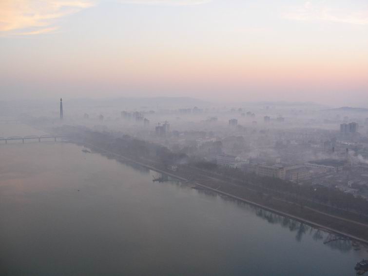 远眺清晨的平壤