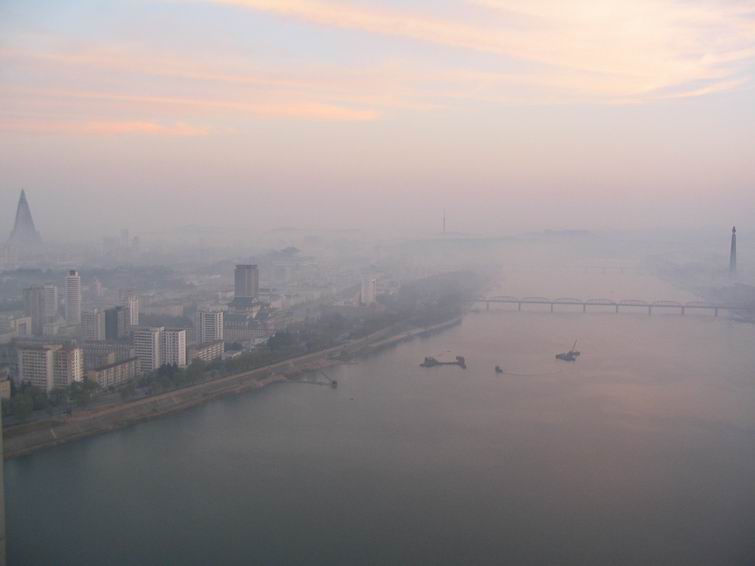 远眺清晨的平壤