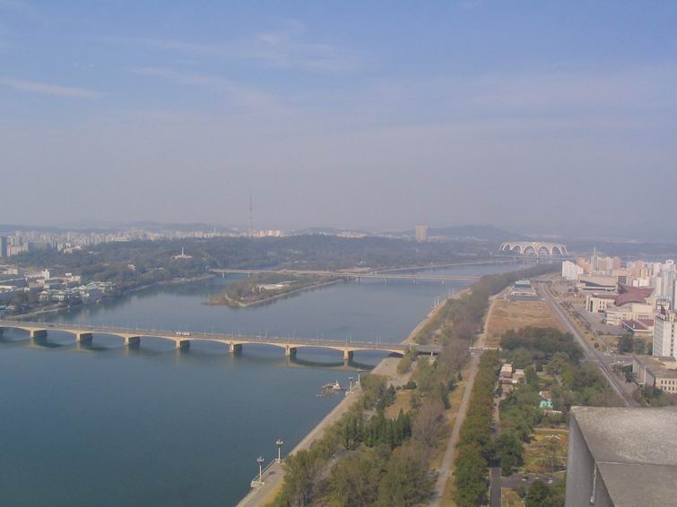 平壤市区：大同江两岸