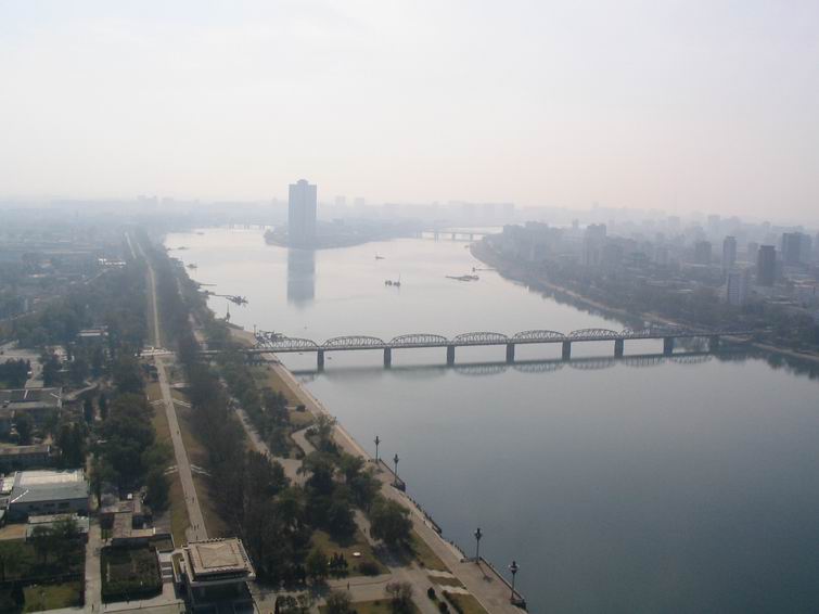 远处的高楼就是羊角岛饭店