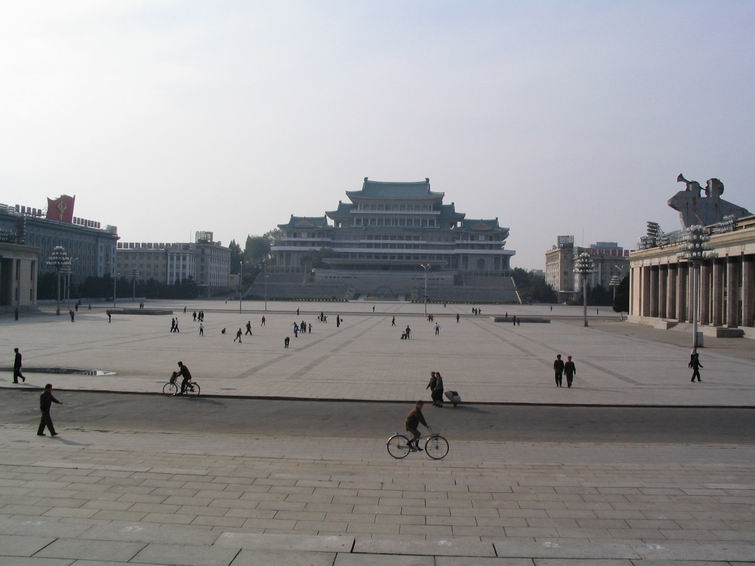 金日成广场 - 相当于中国的天安门广场