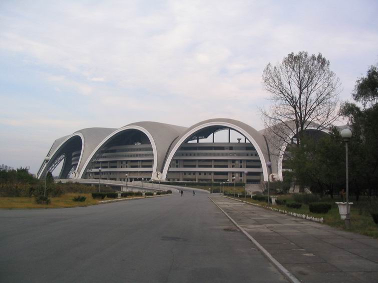 可以容纳20万人的五四体育场