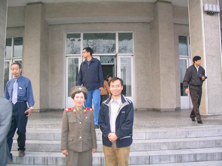 解放战争纪念馆 -  跟讲解员的合影