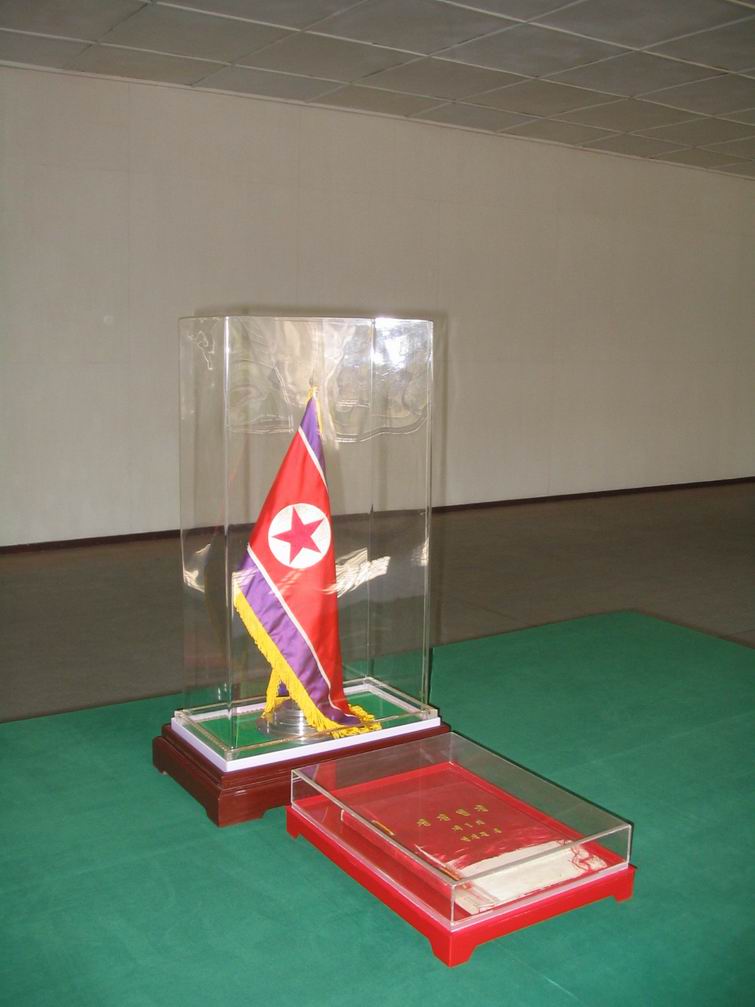 谈判大厅里面的朝鲜国旗