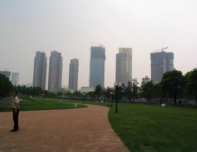 陆家嘴中心绿地远眺