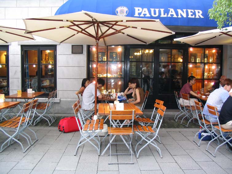 周末休闲的人们