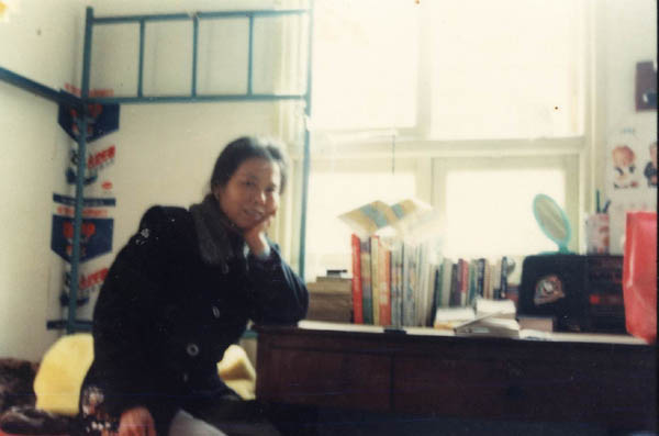 我们在蒋家垅租的房子，这是我的那间，照片中的是我大姨。