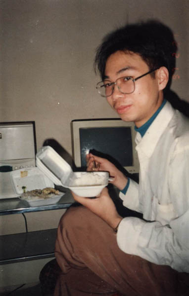 我和小辉为中心开发公文系统，唯一的奖励是免费的盒饭。