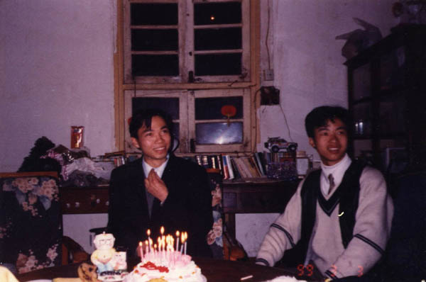 我19岁生日的庆祝会，在那个"很浪漫"的屋子里举行的。